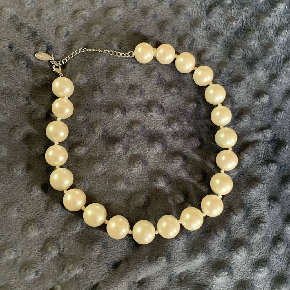 Ann Taylor Pearlized Choker Necklace